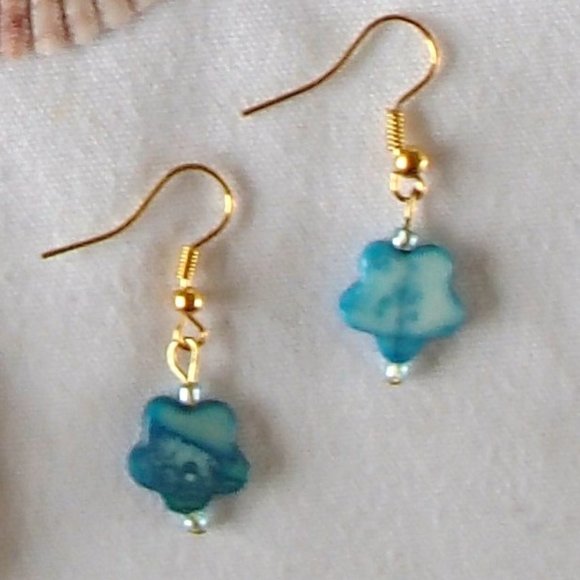 Nautical Scallop Seashell Adjustable Necklace and 4 Pair of Earrings Handcrafted - Picture 4 of 9